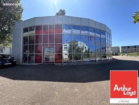 local d'activité 840 m²