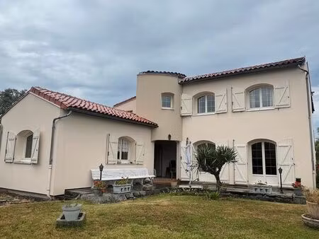 belle villa en limagne  affaire rare