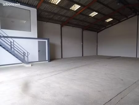 hangar entrepot