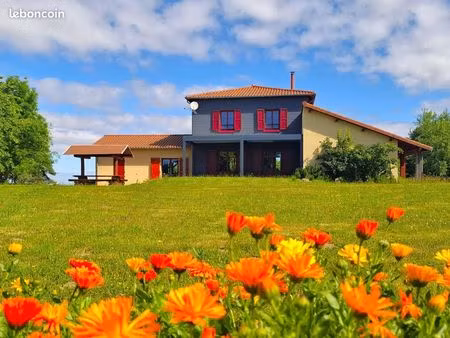 maison 8 pièces 144 m²