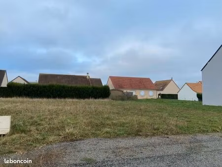 terrain 704 m² precigne