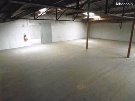local de 320m² sur 2 niveaux à semeac