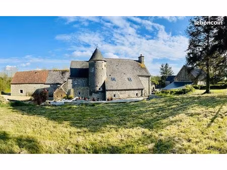 manoir 13e siecle avec gite et dépendances