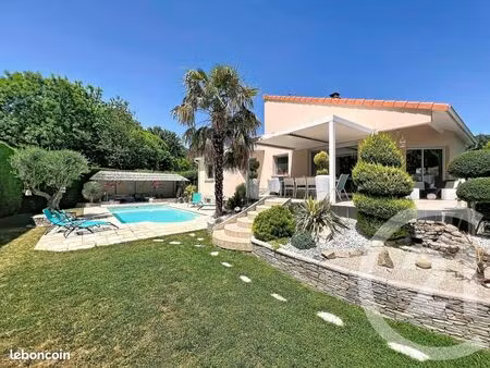 villa 5 pièces 123 m²