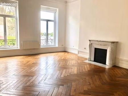 très bel appartement f4 face aux remparts 116 m2