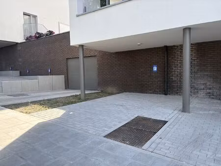parking à louer à rue saint-martin 18 namur (vbe36981)