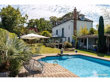 propriété 8 pièces 259 m²