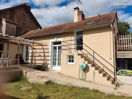 petit studio terrasse 15 m² poigny la forêt