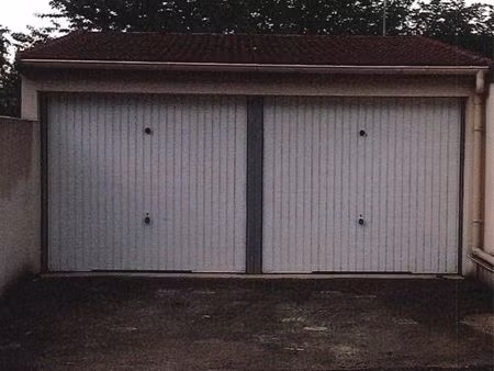 bien idéal pour investissement locatif ou usage personnel (stockage + stationnement multip