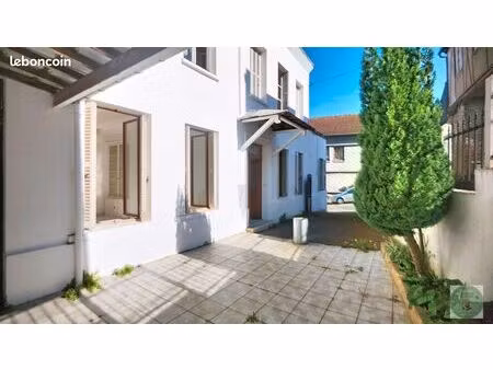 maison 8 pièces 140 m²