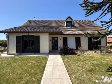 maison 7 pièces 205 m²