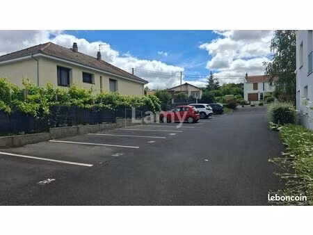 parking 8 m² lempdes