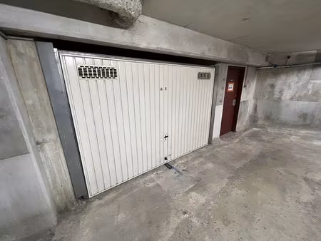 grand garage sécurisé