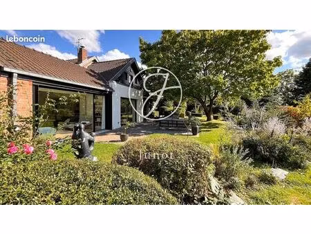 maison 8 pièces 214 m²