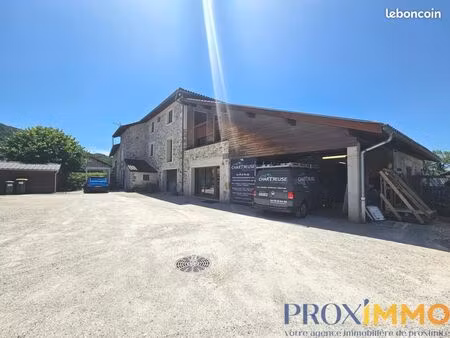 local bureaux 200 m²