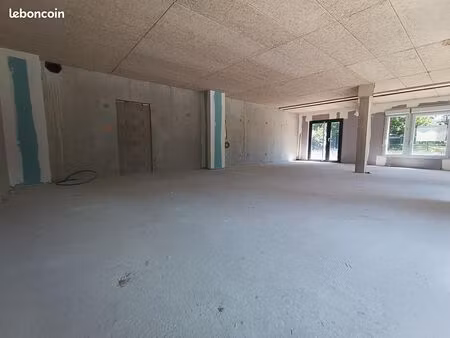 local commercial 82 m²