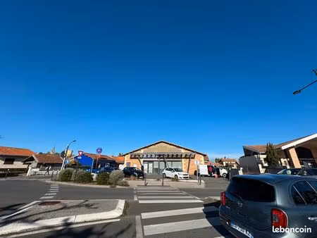 gujan-mestras mairie locaux commerciaux professionnels bureaux avec 11 parkings