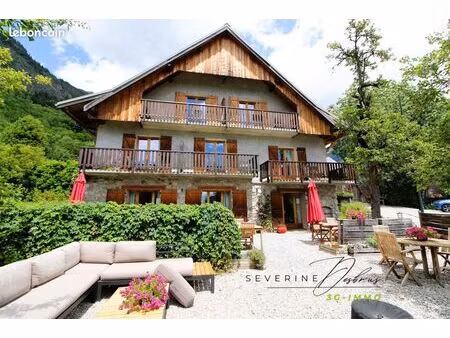chalet 420m² vaujany - 12 ch - vue panoramique alpe d'huez / gite et chambres d'hotes