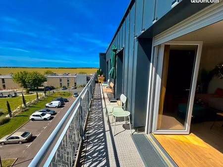 appartement lumineux dernier étage/toit - 70m2 - balcon terrasse et vue campagne - secteur