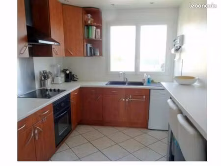 maurepas – bel appartement rénové 78 m²  dernier étage  balcon et cave