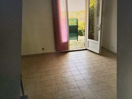 studio 25 m centre ville avec un extérieur