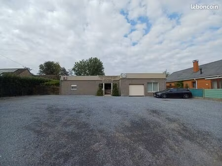 batiment commercial - situé en belgique (7730 saint-léger)