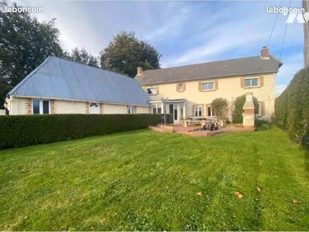 maison familiale 142 m² – terrain clos 1 600 m² – grand garage et cabanons