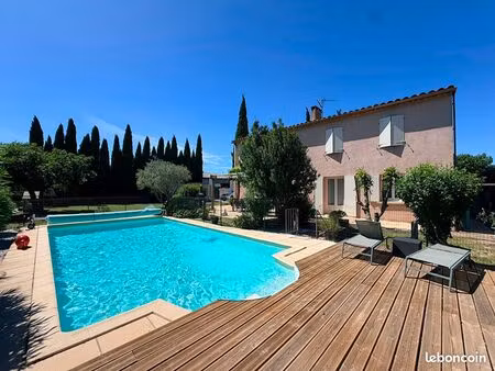 maison 10 pièces 213 m²