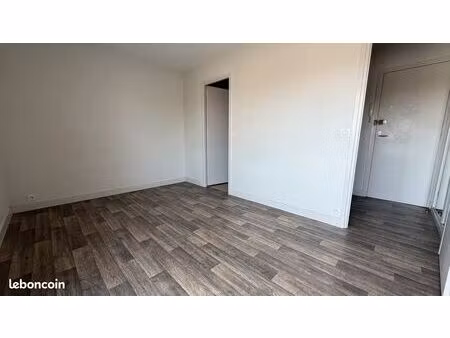 studio avec place parking - talence