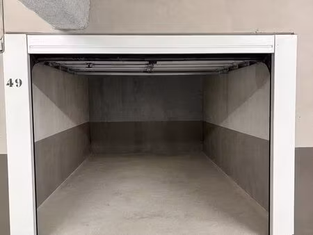 garage fermé et sécurisé 15 m2