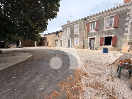 maison 11 pièces 443 m²