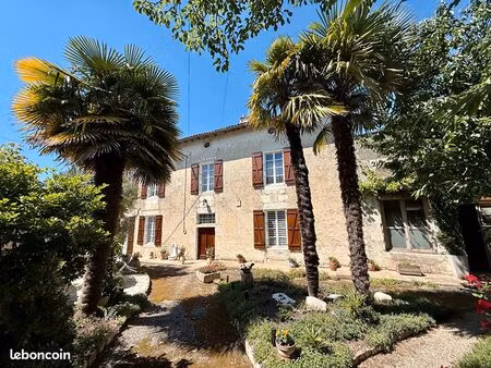 propriété 8 pièces 244 m²