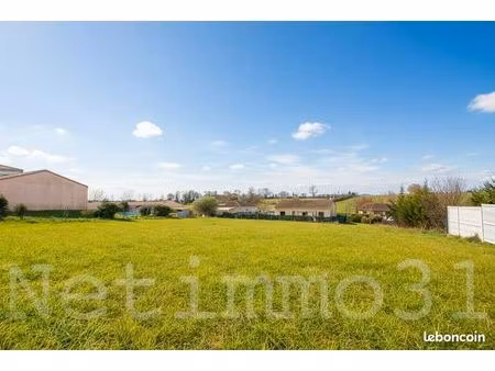 terrain 1055 m² blan