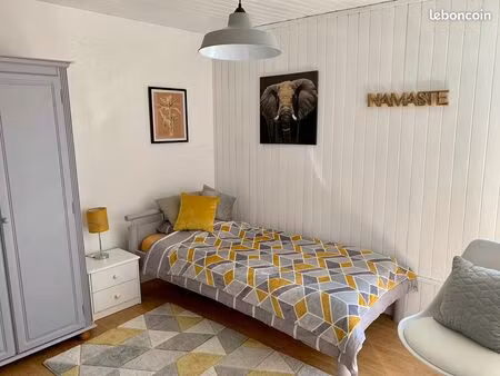 grande chambre meublée pour étudiant + espace commun et accès indépendants