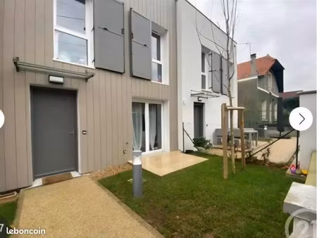maison de ville — commerces et transports à pied