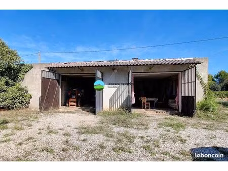 parking/box 150 m² modene