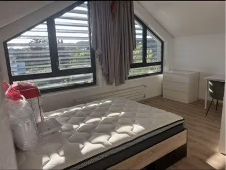 loue chambre meublée