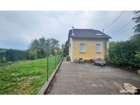 vends maison avec terrain constructible + grand terrain + puit