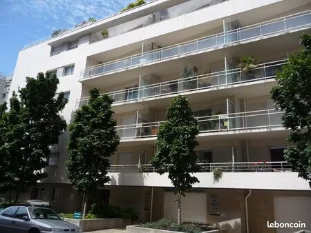 hyper centre grand t2 balcon au sud avec garage