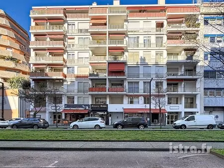 nice californie : 2 pièces avec terrasse  à 2 pas de la mer
