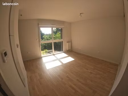 studio 1 pièce 28 m²