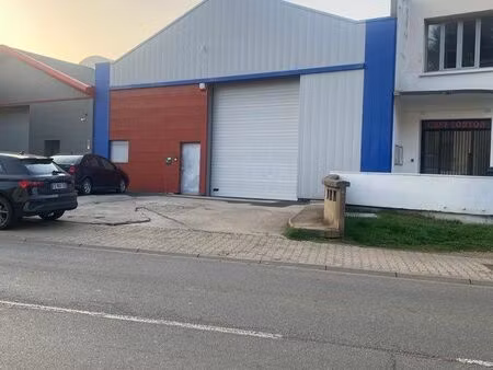 dépôt à louer