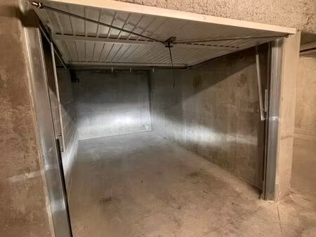 parking/box annemasse