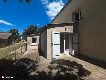 châtillon sur thouet : maison mitoyenne 3 chambres avec terrasse