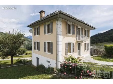 propriété 5 pièces 124 m²