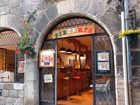 maison de village avec pizzeria professionnelle