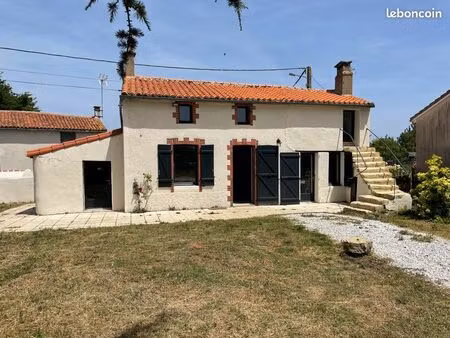 maison à louer – genneton (79150) – libre de suite