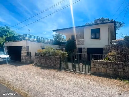villa avec dépendances  garage et jardin arboré