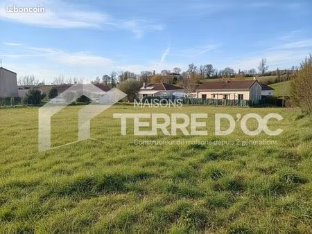 terrain 1 055 m² blan