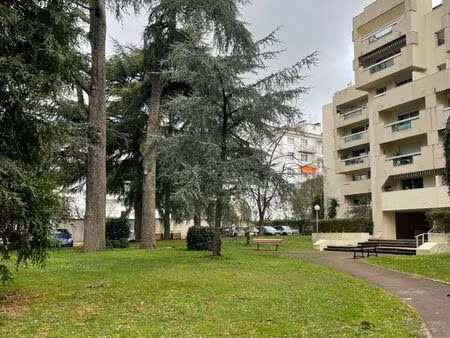t2 bordeaux cauderan centre